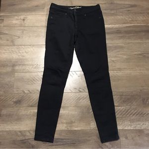 Black Mid-Rise Skinny Jegging Jeans